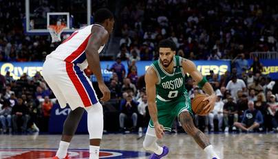 NBA-绿军不敌活塞 塔图姆持球进攻