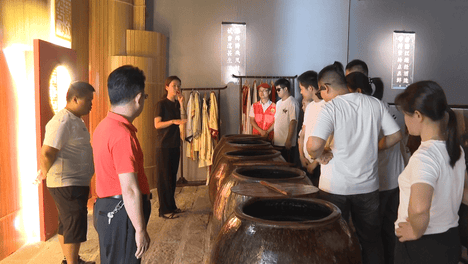 助残日活动：视障朋友漫步永春古街品老醋 感受文化与关怀