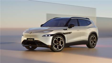 足球基因赋能轮上美学 与众 08 解锁纯电 SUV 情感新维度