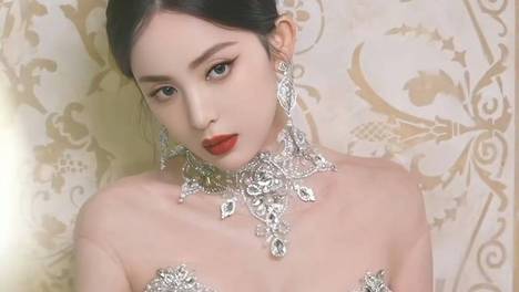 这还是古力娜扎？极致的成熟御姐风格轻松驾驭，早已不是小女孩