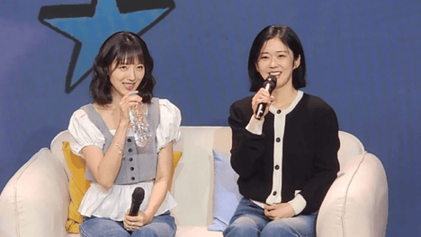 张娜拉现表艺珍粉丝见面会：黑衣牛仔裤显淑女，皮肤紧致状态佳