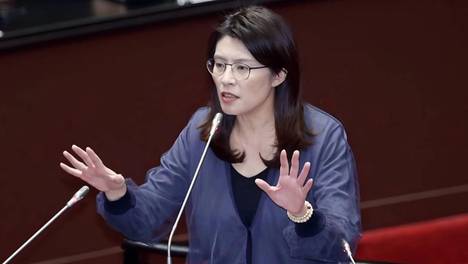 郑丽文太猛了！特朗普登上专机前，喊话美国：不许支持台独