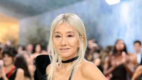 76岁王薇薇又封神！黑布裹身走红毯碾压年轻女星，网友：这气场绝了