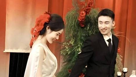 国乒金牌陪练官宣结婚，新娘曾是全国冠军，王楚钦会不会做伴郎？