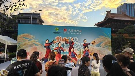 “彭城·烟火”点亮古黄河畔——2026徐州供销惠民大集圆满落幕