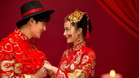 新婚夜，妻子出上联：昌是日上日，丈夫的下联让妻子哈哈大笑