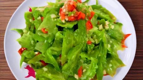 “入伏不排毒，一年身体堵”，三伏天，这3种菜使劲吃，肠道顺畅气色好，元气满满过炎夏！