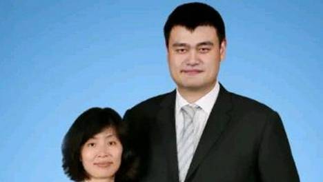主持人问叶莉：婚后与400斤姚明怎么睡？叶莉的回答出人意料