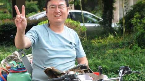 视觉讲述 | 学子自主创业 酷暑挥洒汗水 为居民送去清凉