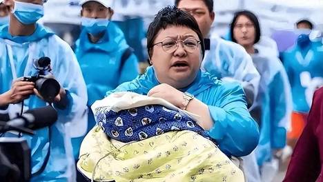 始终把善良活成自己的底色，54岁韩红近况曝光了，如今她的生活也确实是过得特别低调