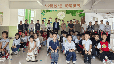 关怀润心田 聚力启新程——贾峪镇开展教师节慰问活动