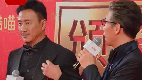 胡军虽是老北京却带有山东血统，母亲是济南人；李乃文土生土长天津人，母亲同样来自山东