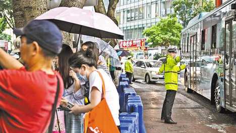 考场外 各方联动护航
