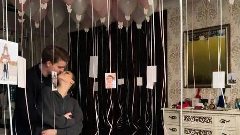 突然官宣订婚…另一半原来是他？