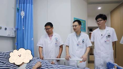 永丰县人民医院成功完成两例复杂性膀胱巨大结石微创手术！