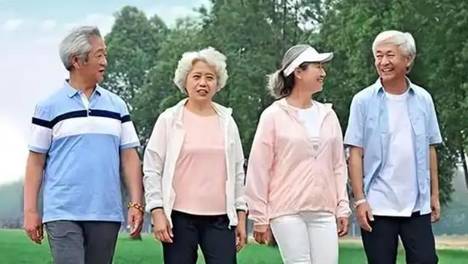 多散步对血管好？医生建议：年纪大了，坚持做这3件事或比运动好