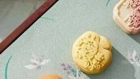 非遗大师与星级私厨的跨界中秋献礼，咬一口就爆浆，吃完还能背出门炸街，送礼高级感狠狠拿捏！