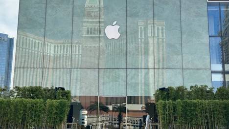 iPhone 18 Pro“破发”，Duo预约量破百万，苹果新机市场“冷热不均”