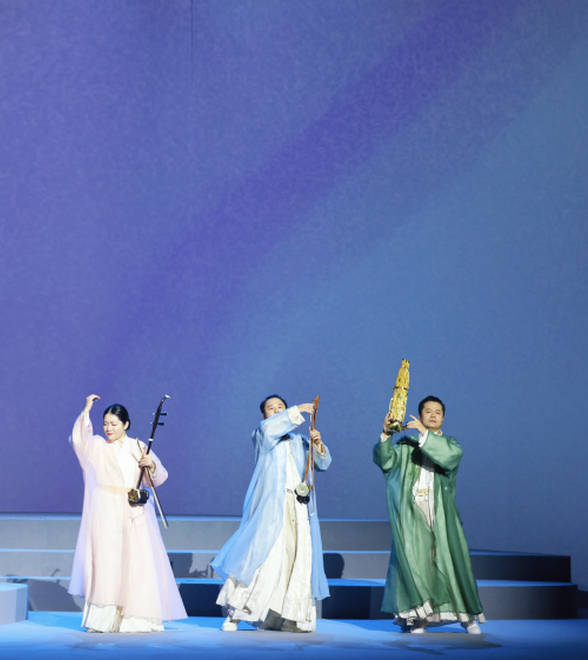 “仿佛看了一部武侠小说”，《海上生民乐》归来连演14场