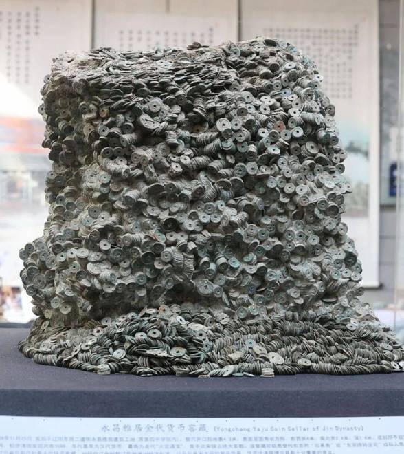再也藏不住了！从汉朝的五铢钱到金代的大定通宝，好大一座“钱山”