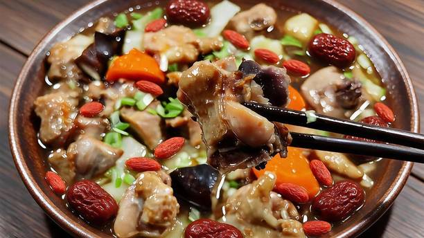 霜降后，猪肉和牛肉靠边站，多吃这3道肉菜，滋补润燥不油腻，补元气强体质，为寒冬打基础！