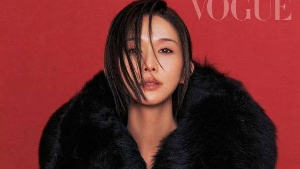 51岁林志玲新造型差点没认出！秀湿发日系妆容和健美肤色 变化大