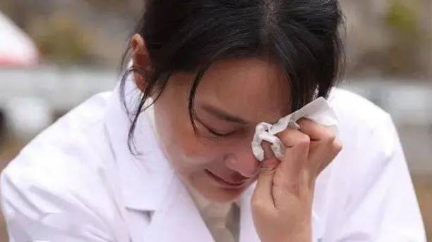 张馨予嫁给何捷8年后，她的"攻击性"消失了？