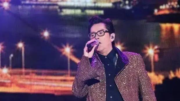76岁谭咏麟每天跑步5公里 ，加入周润发跑团！