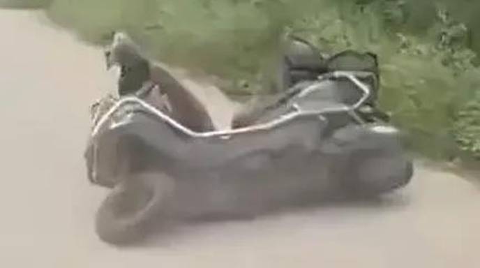 司机好心拉绳提醒 女子路过被勒住颈部身亡