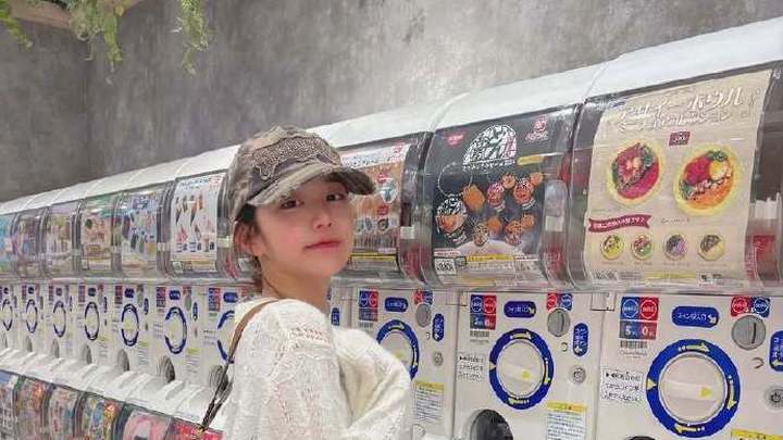 张元英现身日本素颜逛街，她是二次元少女吗？