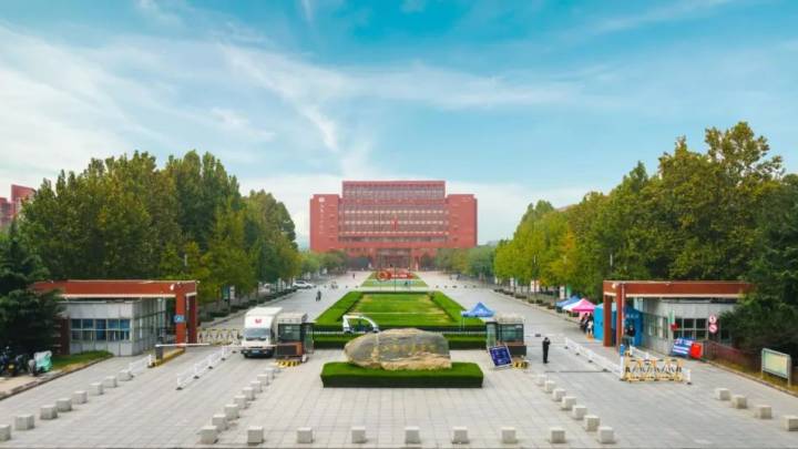 山东交通学院发生一起故意伤人案件，应该严惩犯罪嫌疑人吗？