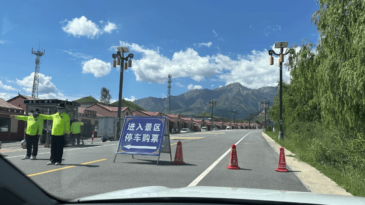 甘肃马蹄寺景区被曝收300元/人天价过路费，是故意的吗？