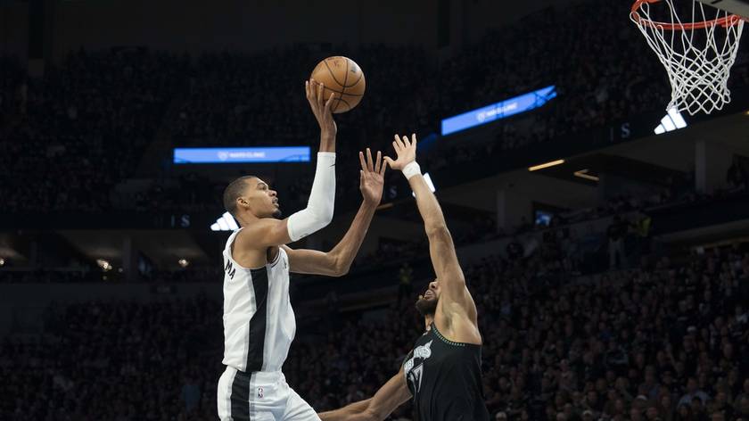 NBA-马刺VS森林狼 文班亚马飞身上篮