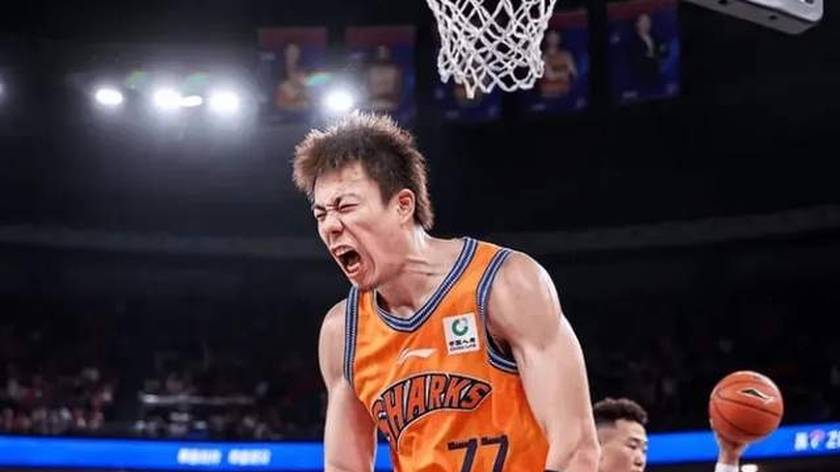 上海102-68深圳3喜1忧！赞麦基护框，张镇麟强化防守，拉塞尔太铁