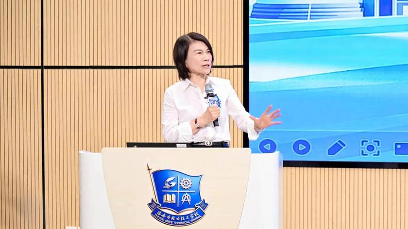 格力技校迎开学第一课，校长董明珠现身授课
