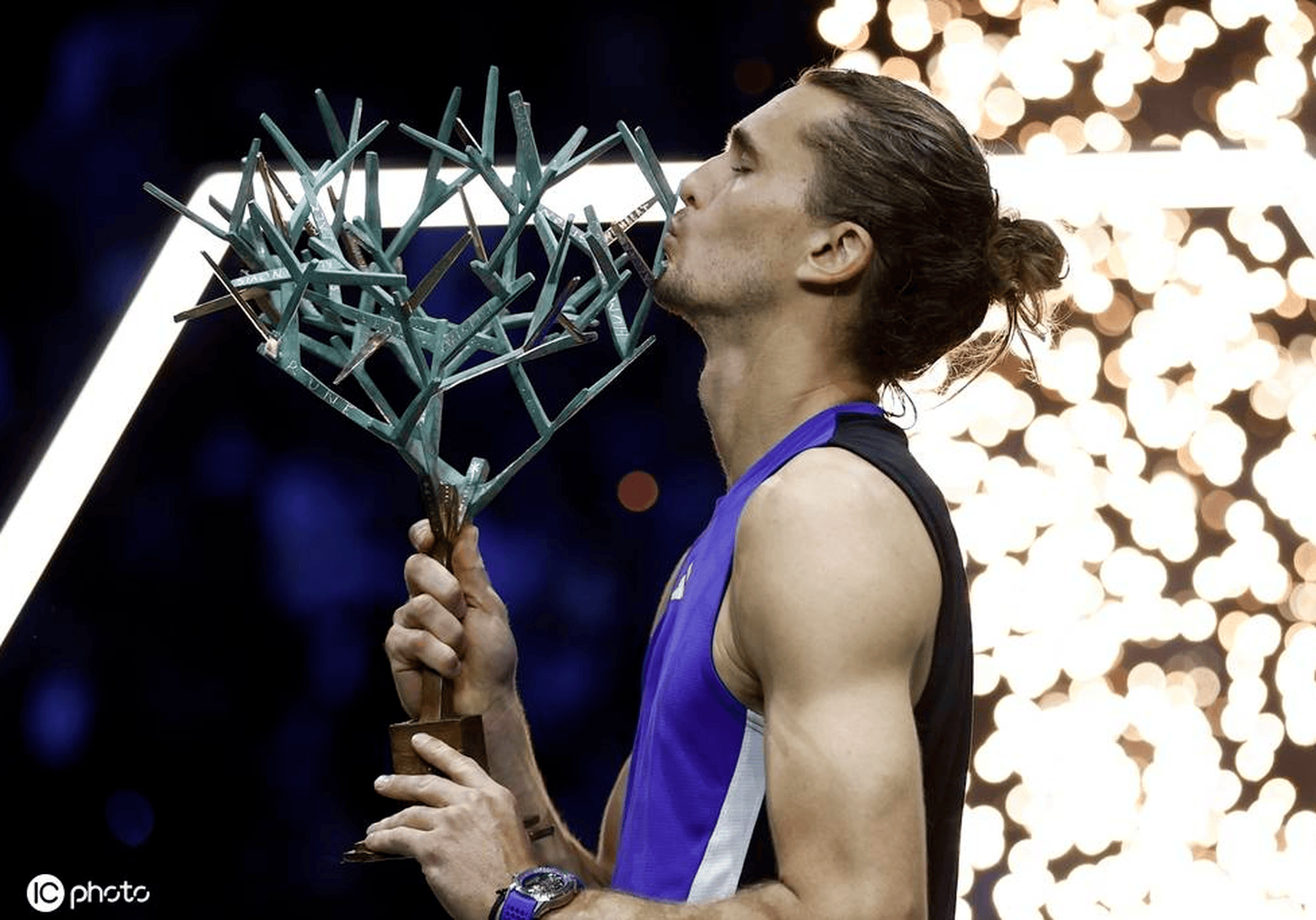 巴黎网球大师赛兹维列夫夺冠