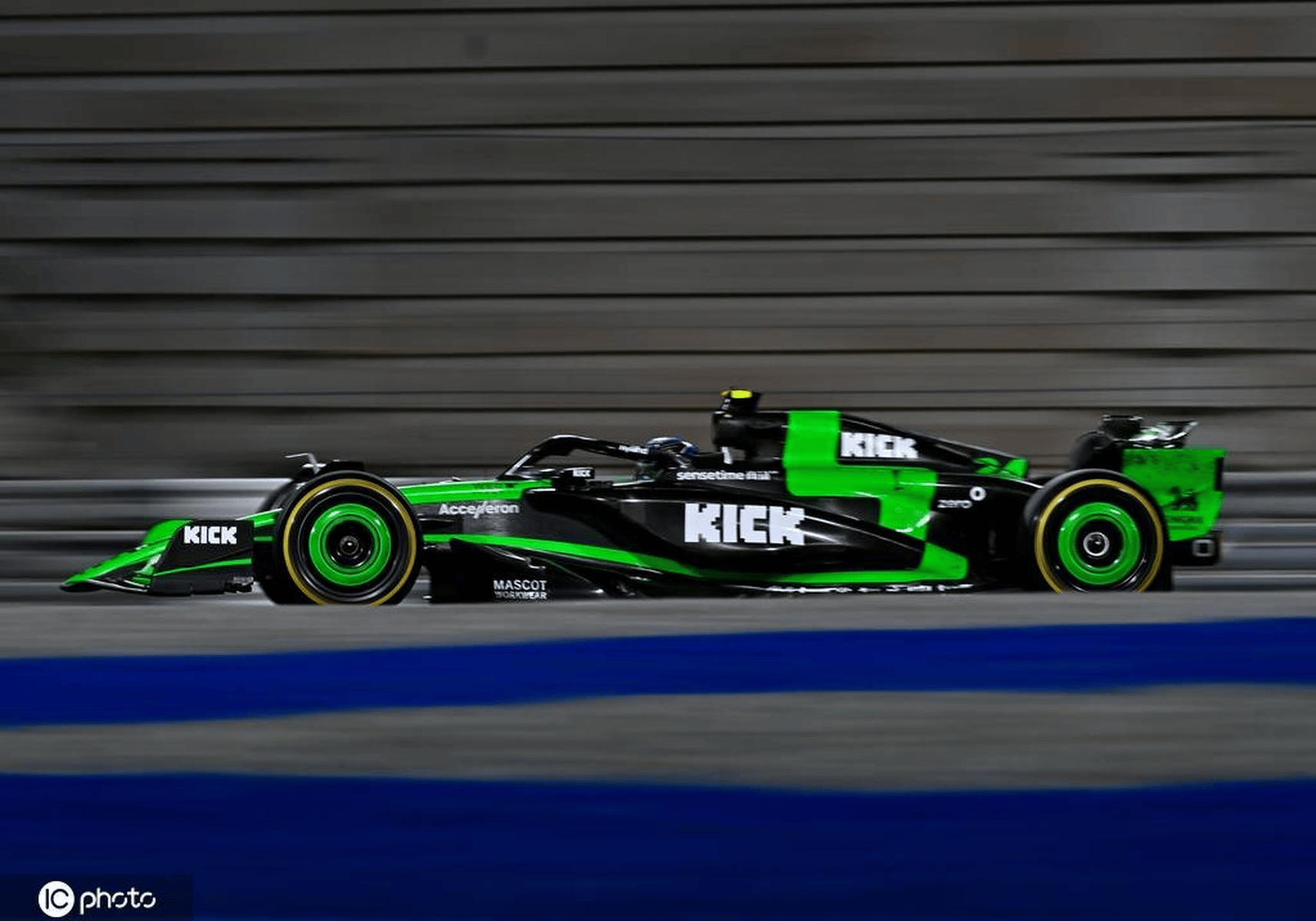 F1卡塔尔站第八名完赛 周冠宇赛季首次得分