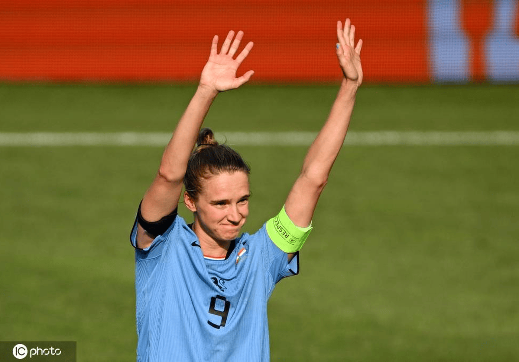 半场米德马破门为荷兰女足取得领先,达成国家队百球里程碑,且无一点球