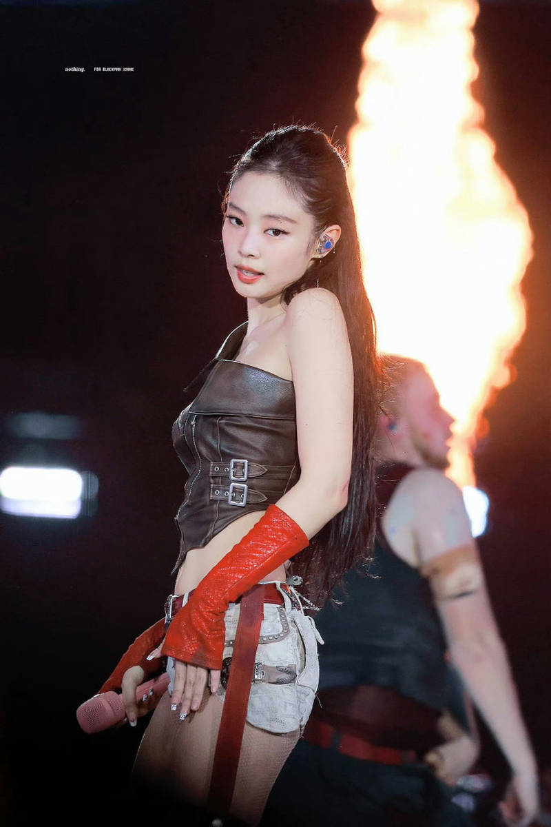 成员jennie身材火辣,劲歌热舞魅力四射.1/5