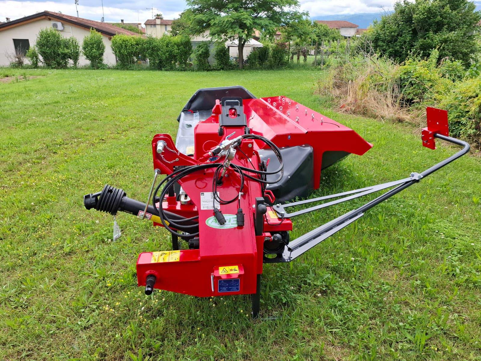 看看这款拖拉机悬挂侧置式留茬割草机除草机适合您家果园吗