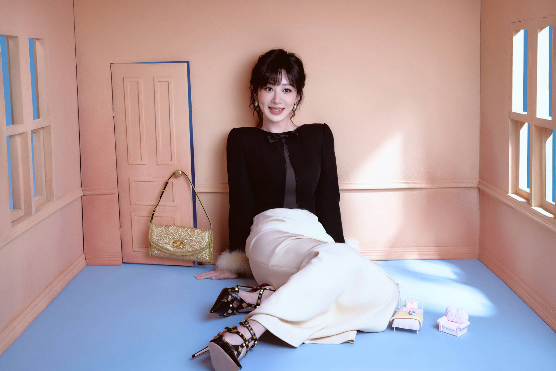 杨紫穿黑白裙勾勒曼妙身姿！宛若温柔千金气质在线