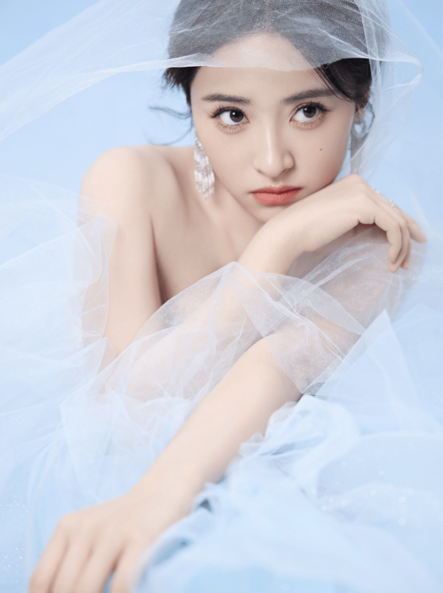 沈月纱裙造型气质柔和 薄纱遮面烂漫灵动甜美可人