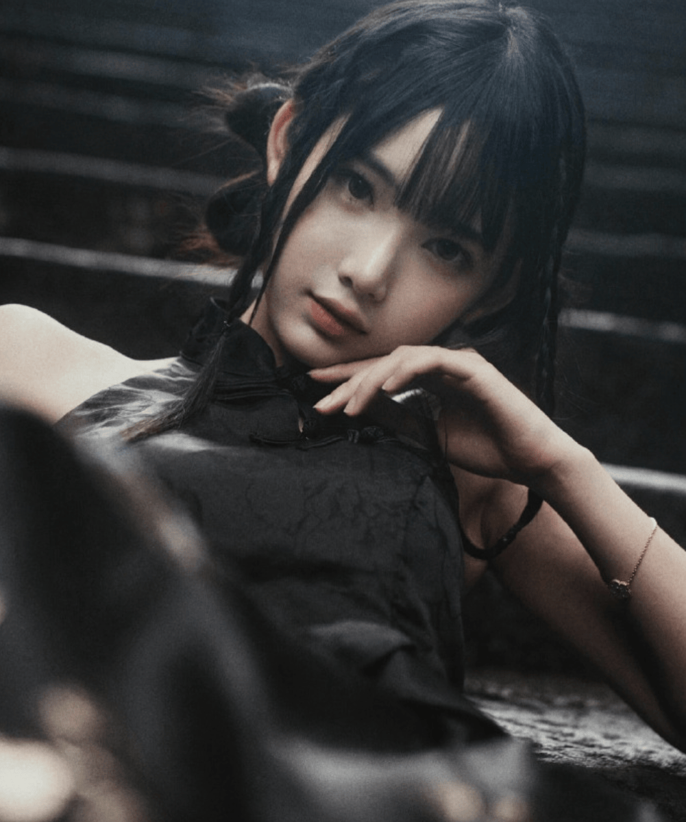 林俊杰女友七七日常美照释出 神态灵动身材诱人