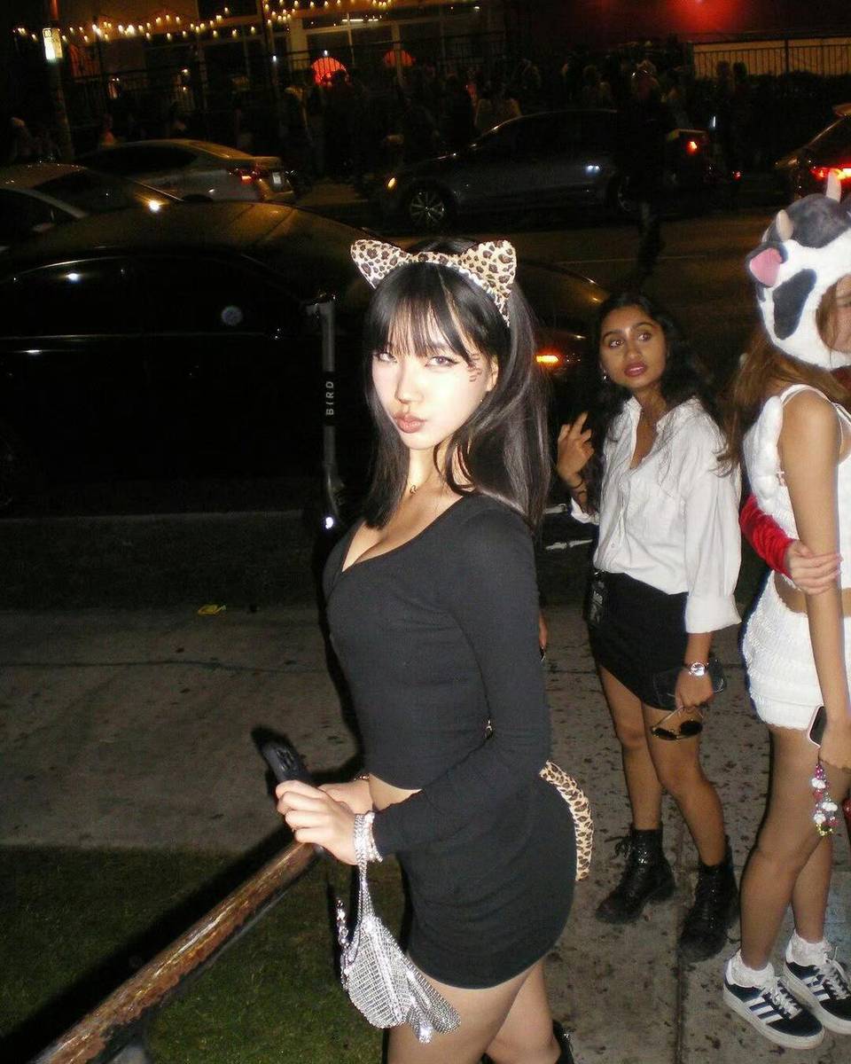 小S大女儿比基尼照曝光！露光滑美背侧颜柔美迷人