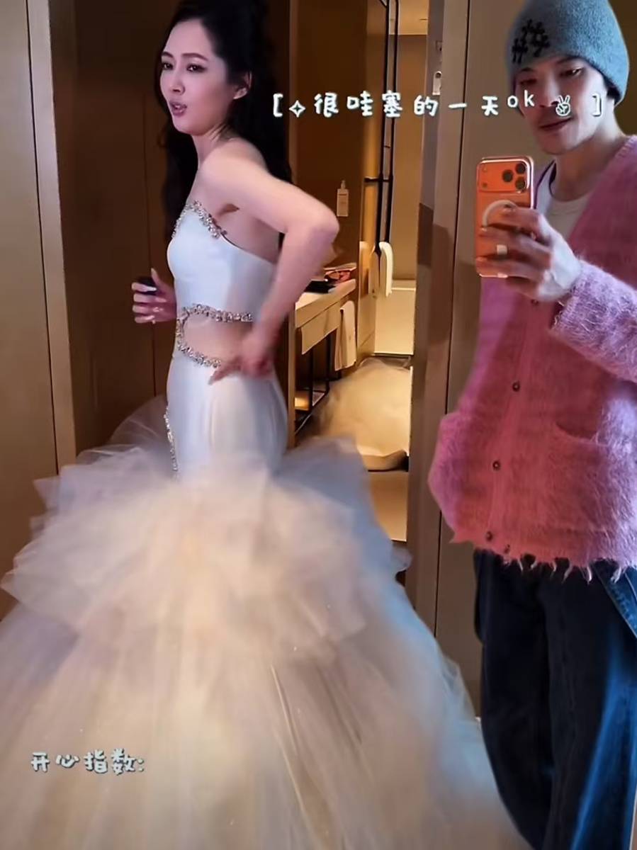 向佐晒探班郭碧婷视频 夫妻俩对镜自拍甜蜜幸福