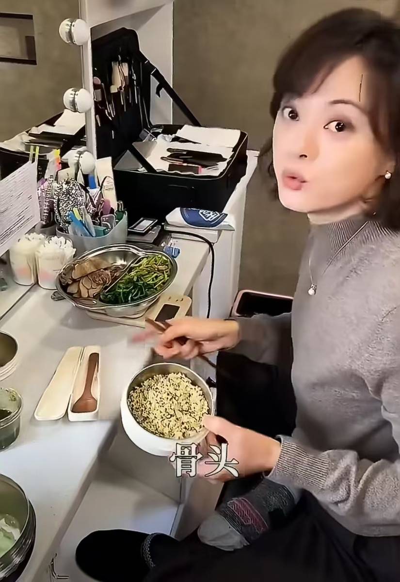 孙俪片场吃减脂餐超自律 餐食克数控制分毫不差