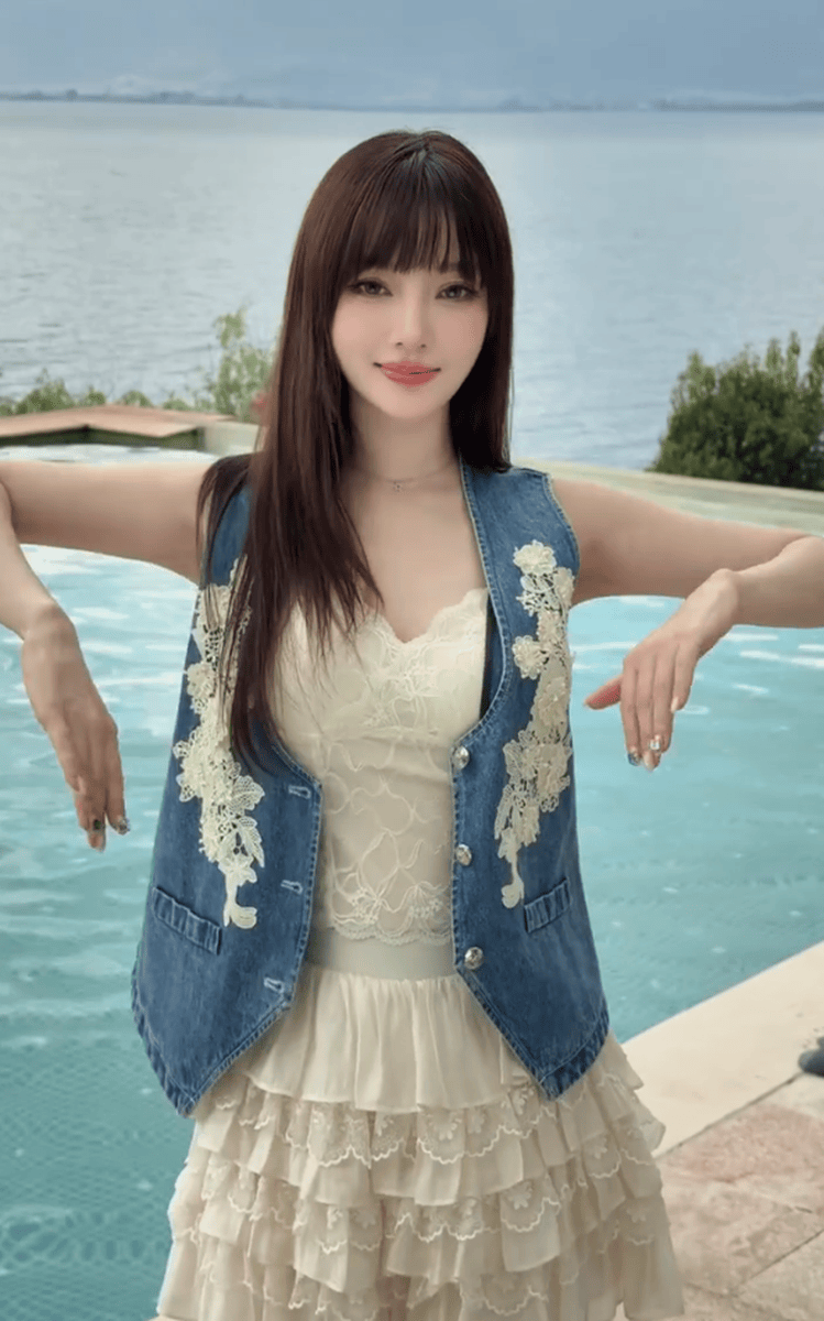 李小璐去云南大理旅游！打扮靓丽娇俏少女感十足