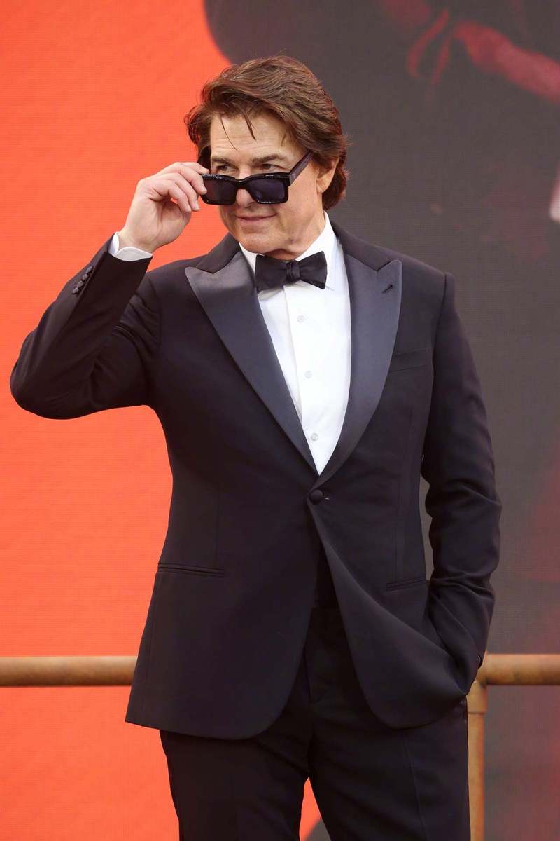 阿汤哥亮相新片《挖掘者》伦敦首映 墨镜+西装杀状态依旧封神 威廉王子与凯特王妃惊喜现身