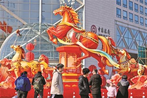 北京长安街新春景观以非遗花灯为核心元素亮相