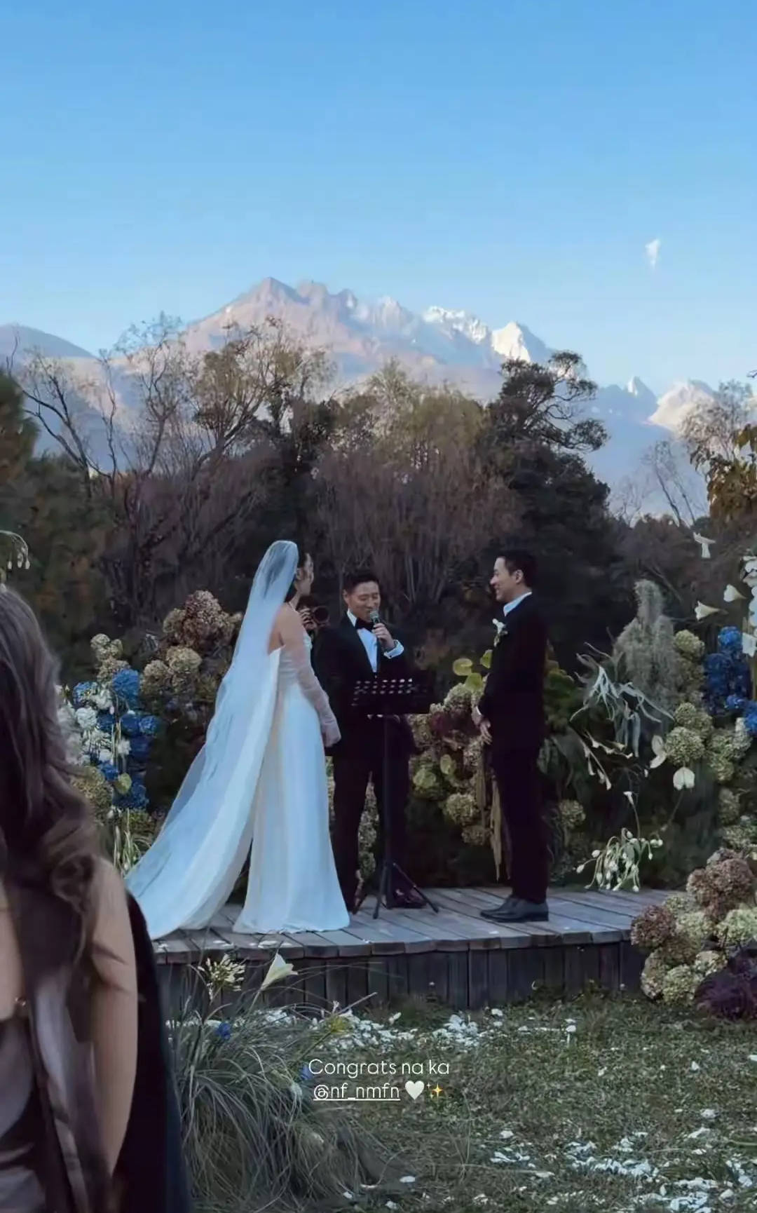 霍启仁在玉龙雪山举办婚礼 泰国妻子高挑美艳